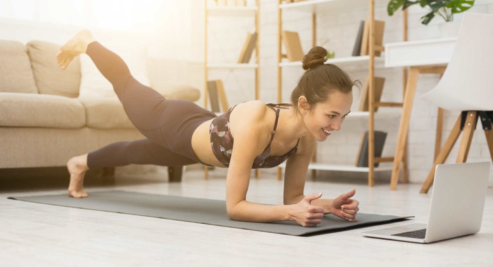 Alanında uzman eğitmenlerimizle gerçekleştirdiğimiz pilates eğitimlerimizi <strong>Online Enstitü</strong>’ye taşıdık.
